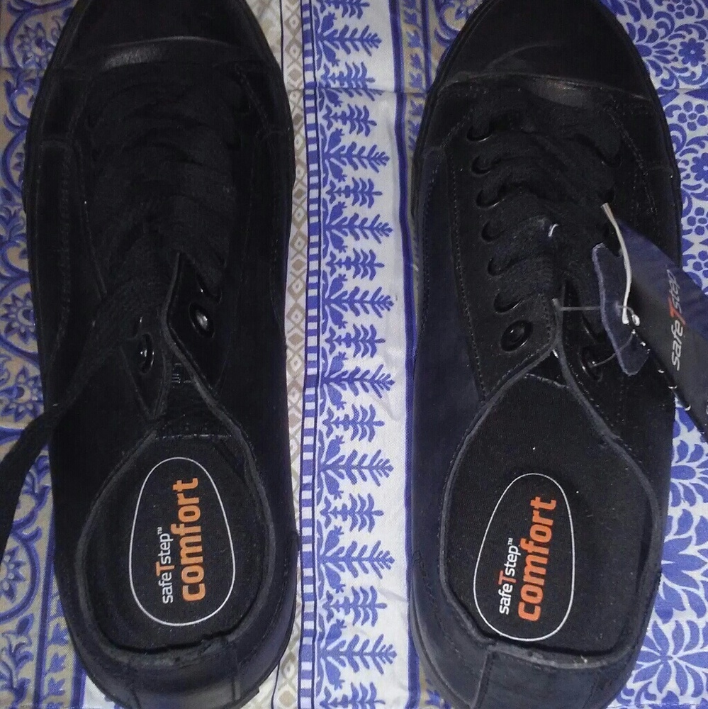 Men's non-skid sneakers